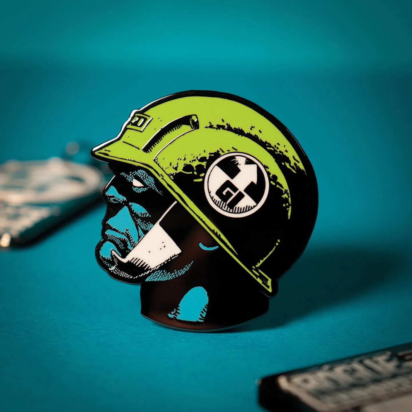 Fanattik 2000 AD Rogue Trooper GI Pin Badge Anstecker, limitiert
