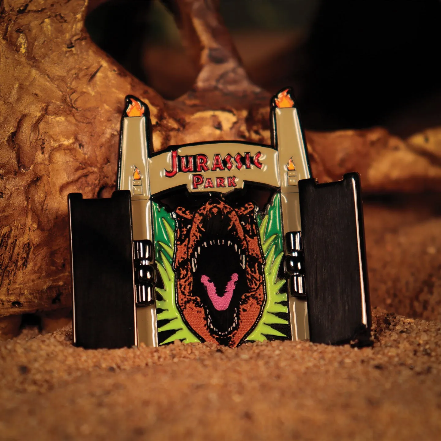 Fanattik Jurassic Park Tore Pin öffnbar Emaille 45 mm